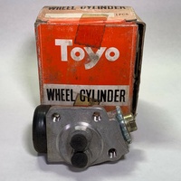 Front LH Upper Wheel Cylinder FOR Toyota Hiace RH11-42 Hilux RN10-41 JB2399