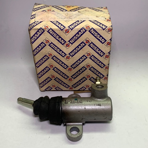 Clutch Slave Cylinder FOR Nissan Bluebird 910 Series 80-85 P10156 Genuine Nissan